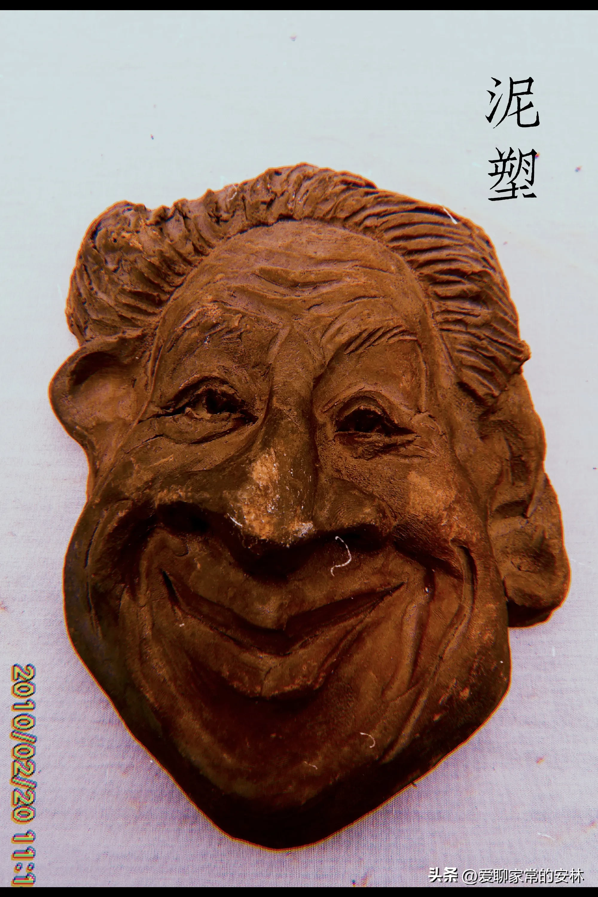 微风季夏是安康的一位老师，她长得娇娇弱弱的，却喜欢玩泥巴