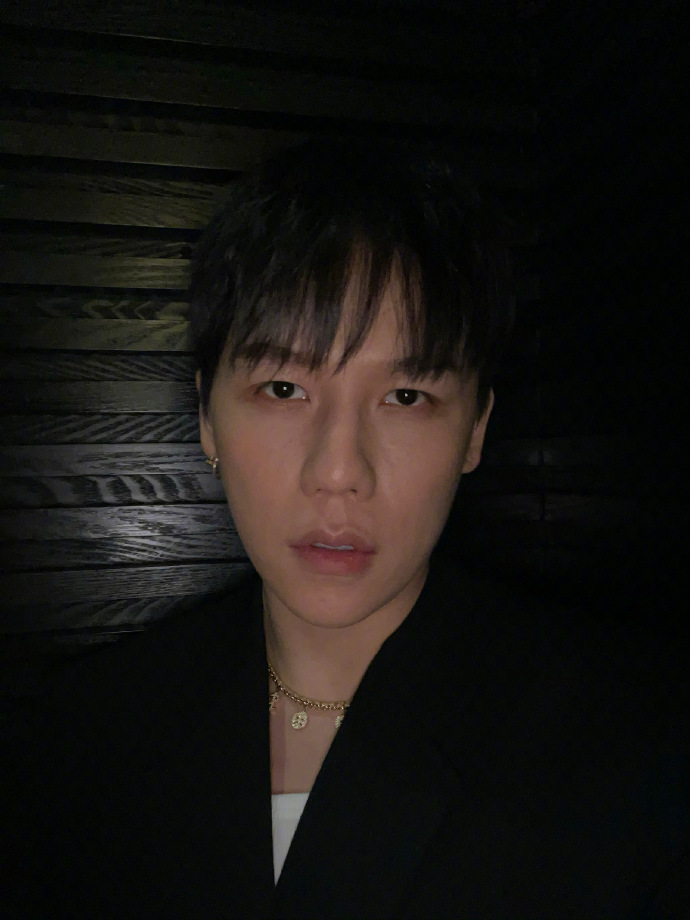 同样自曝工作变少没收入，刘维积极寻找出路，上官喜爱却在卖惨