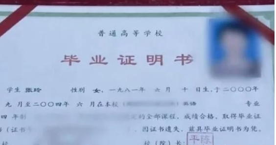 2015年湖南女大学生因爱精神失常，竟为50岁流浪汉生子，母亲崩溃