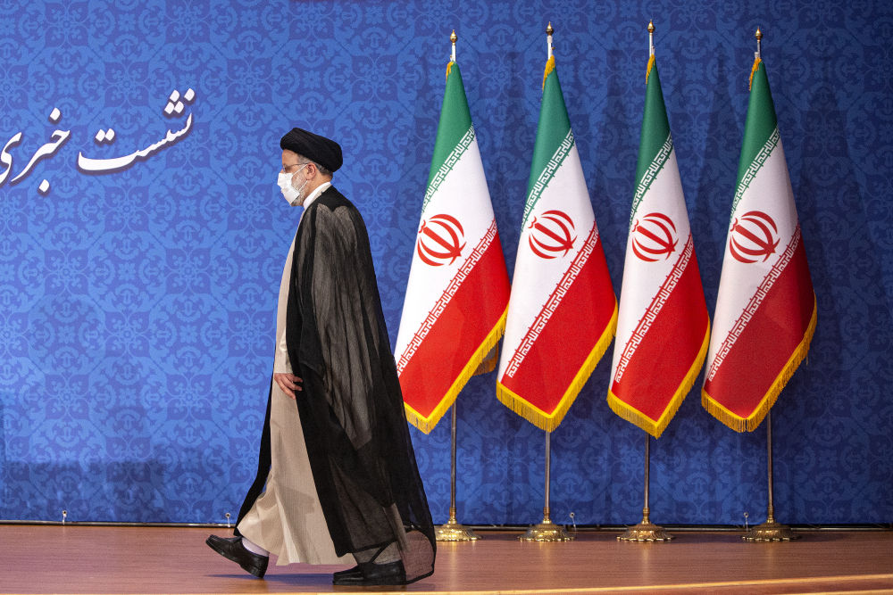 美国真敢在中国家门口动手？中国的两个伙伴，连扇美国两“耳光”