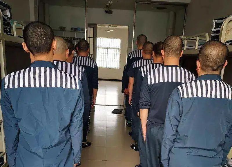 监狱里的一天是怎么过的?