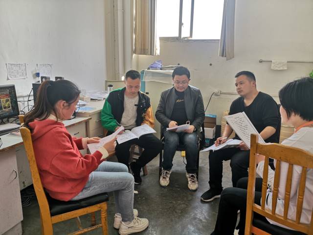 雷波县城关小学数学五年级组认认真真抓教研 扎扎实实搞教学
