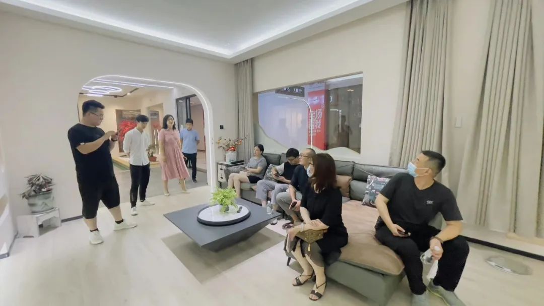 终于“灯”到你 喜灯堡智能家居灯饰广场新品发布暨媒体见面会