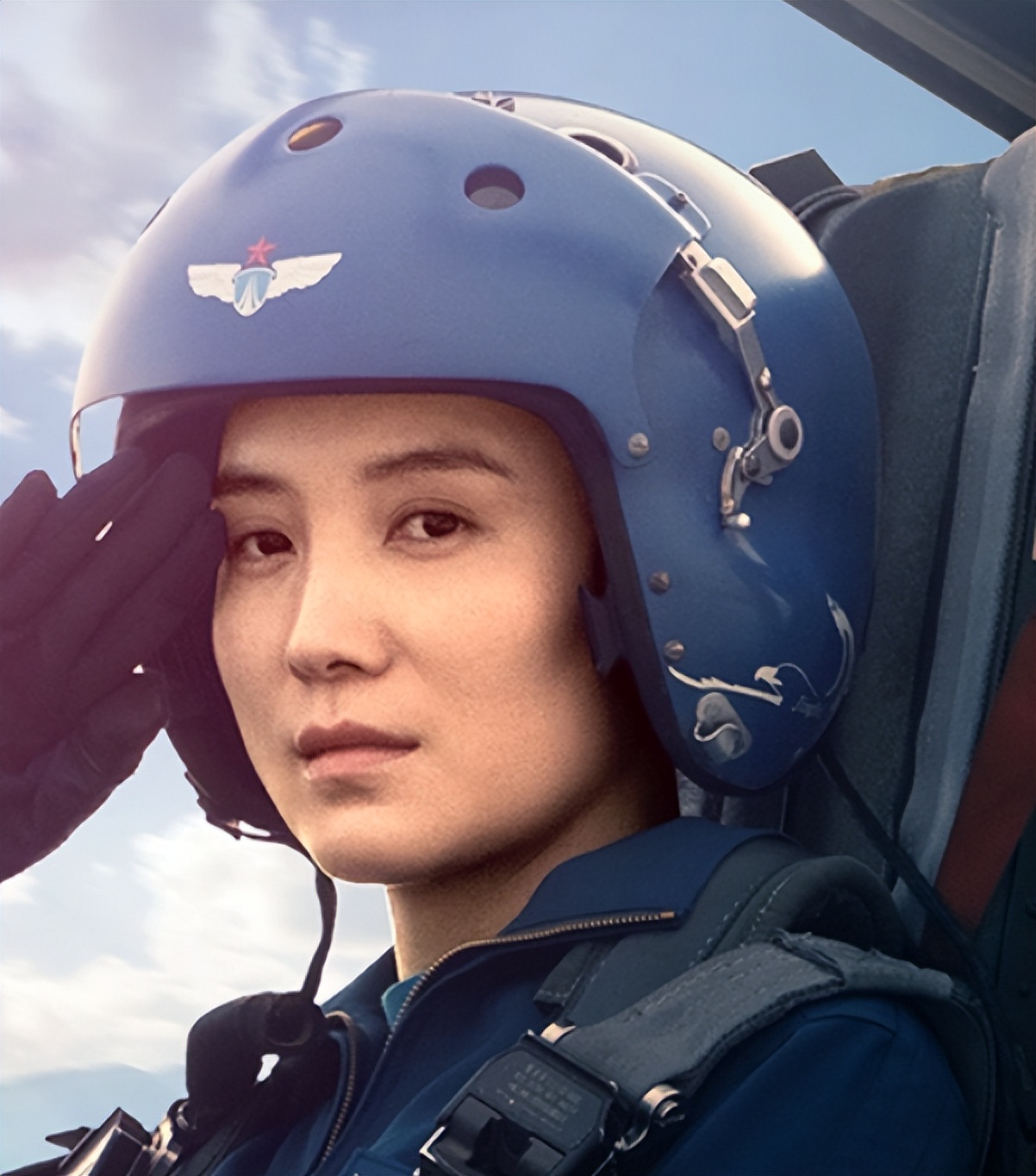 全员零片酬，黄渤无替身爬22米旗杆，《我和我的祖国》幕后故事