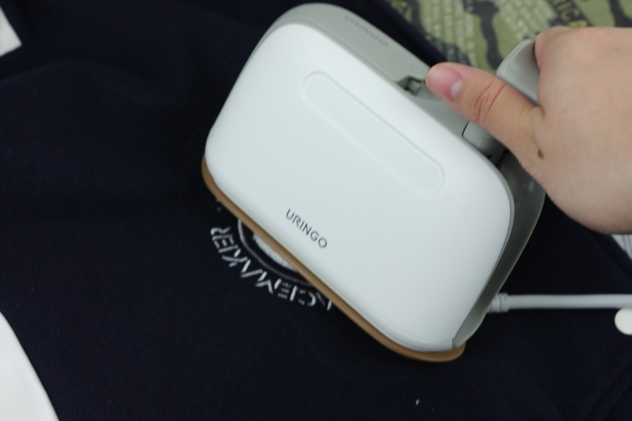 有效摆脱职场人的廉价感穿搭，一台手持挂烫机就可以轻松应对