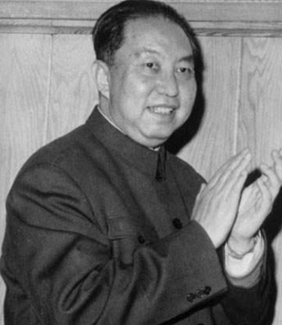 【重温历史】1976年，毛主席听闻耳朵不适，要求拿来纸笔写下遗言。