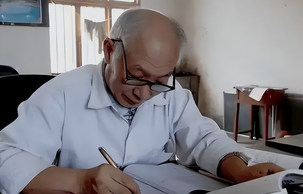 教师行业迎来整改，“严抓”举措已提升日程，老教师恐面临大危机