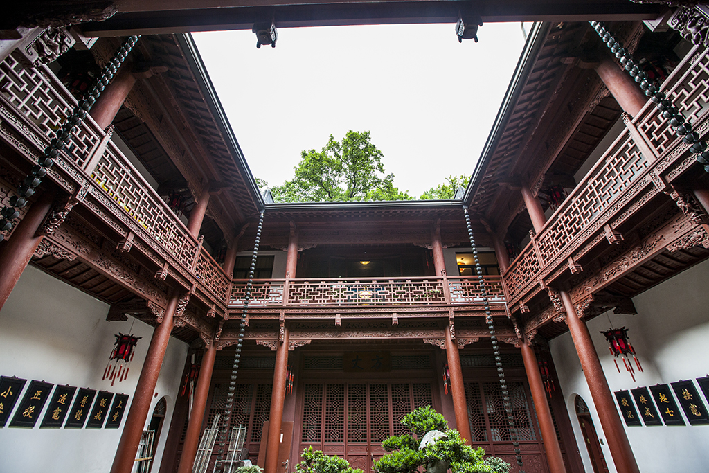 杭州旅行必打卡景点之一，藏在西湖群山中，门票70元还很多人去