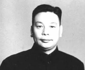 1995年邓丽君去世后，为什么葬礼上军人抬棺，身披国民党军旗下葬