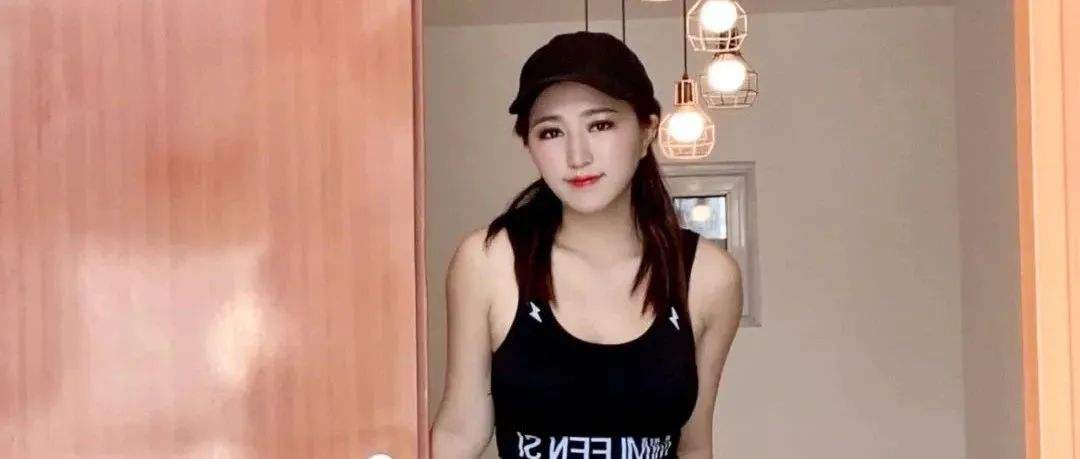 女网红沈樵，自拍15部视频获利30余万元，为钱与人视频聊天