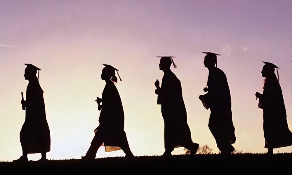 考上清华后，我被官二代吊打，十年寒窗根本拼不过几代人的努力？