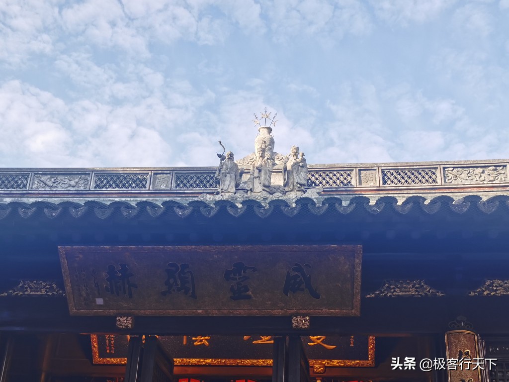 上海城隍庙，数百年来香火鼎盛，你知道城隍神到底是谁吗？