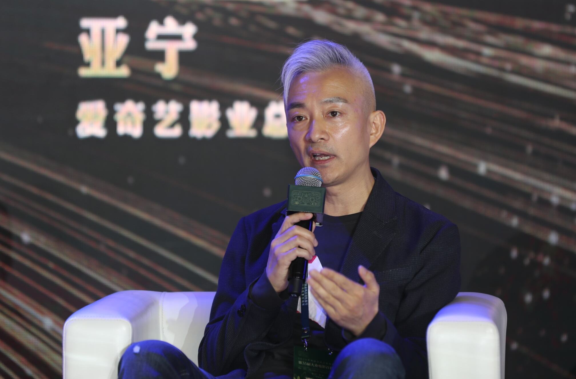 至今未婚的8位央视主持人，最大的61岁最小的33岁，个个才华横溢