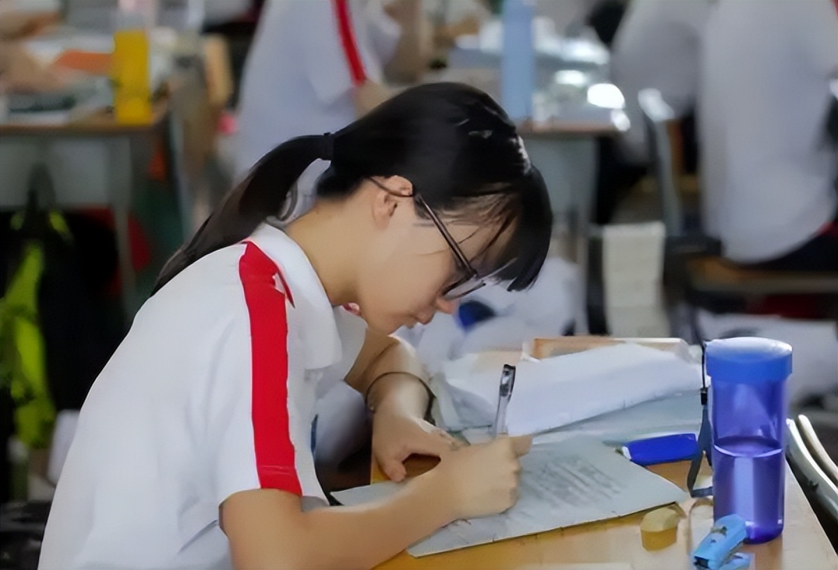 2022高考人数出炉，看到河南的高考人数，才知道各省份差距如此大