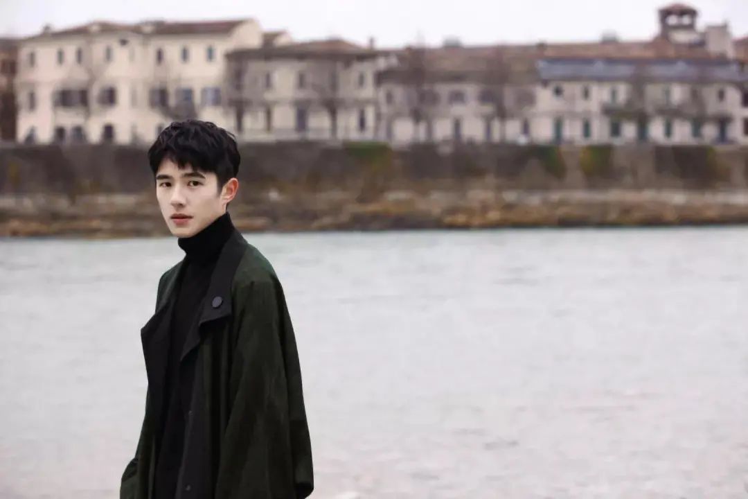 娃娃脸只服这10位明星！有人30岁还能演高中生，个个清纯可人