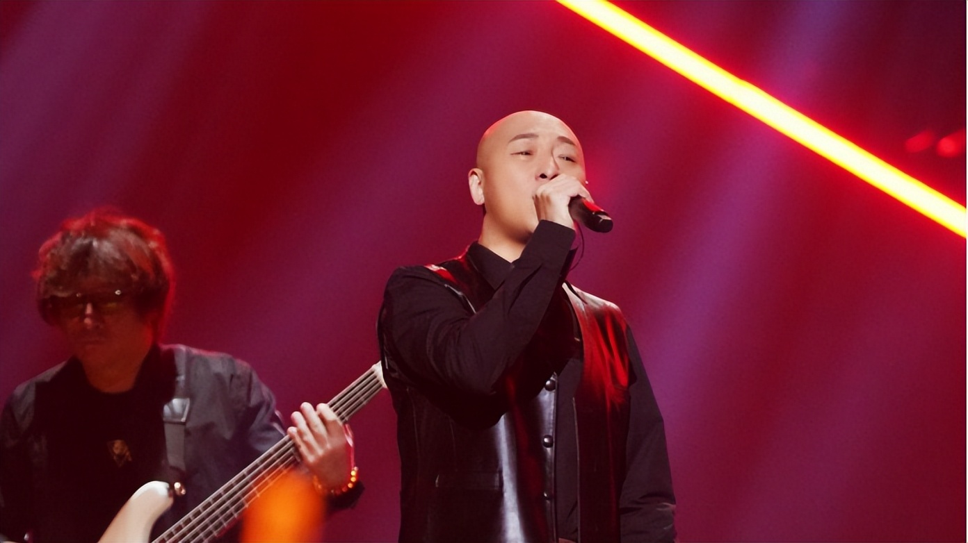 ​吴京发小的“彪悍”人生：摇滚演戏全都在行，虽然出名但很低调