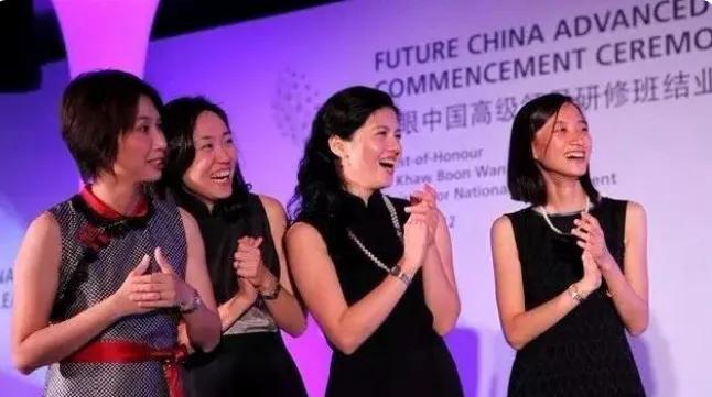 仁恒置地董事長鐘聲堅初中畢業(yè)，兩個女兒鐘思娜鐘思婉美貌不凡