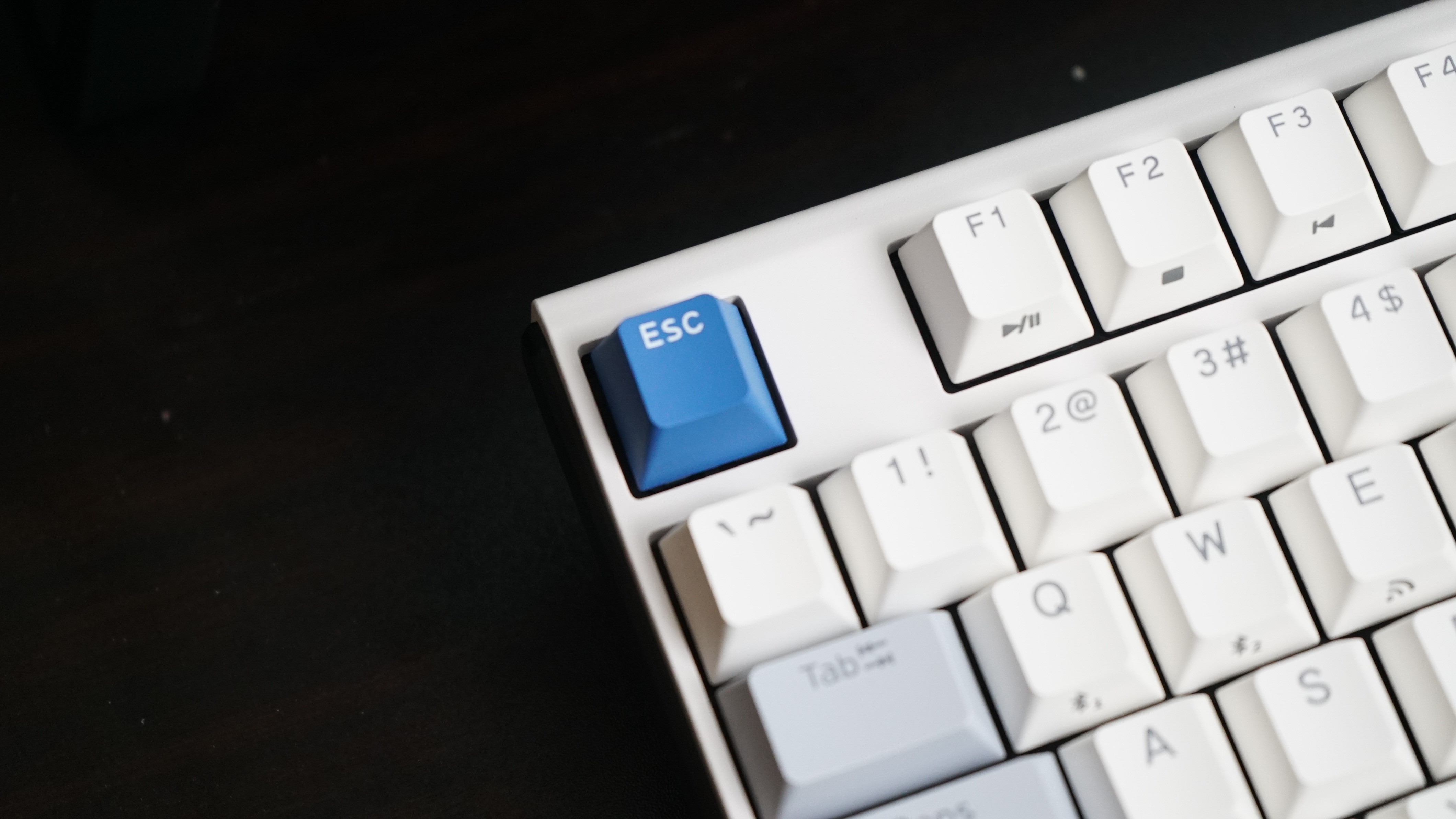 高颜值三模键盘哪家强？支持热插拔的杜伽K610w键盘值得一试