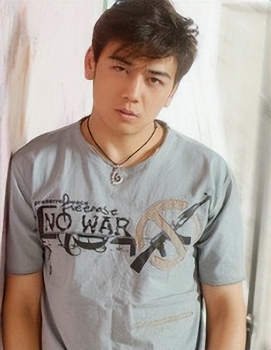 杨烁：从红极一时到被万人嘲讽，成也“小包总”，败也“小包总”