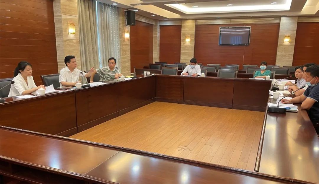 熊安台参加《怀化市城市市容和环境卫生管理条例》修正座谈会