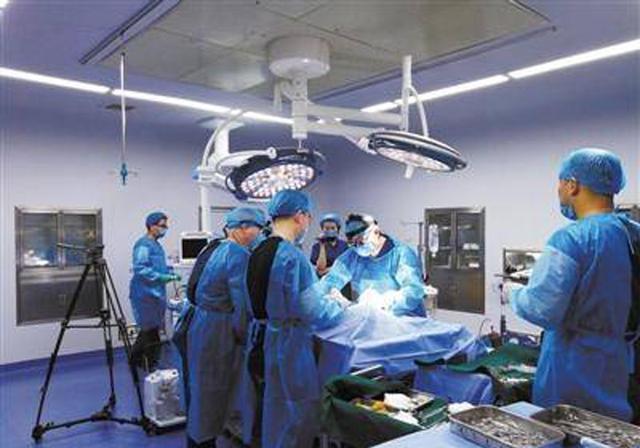 山東大漢冷凍亡妻，渴望30年后再續前緣，結果僅過4年就有了新歡