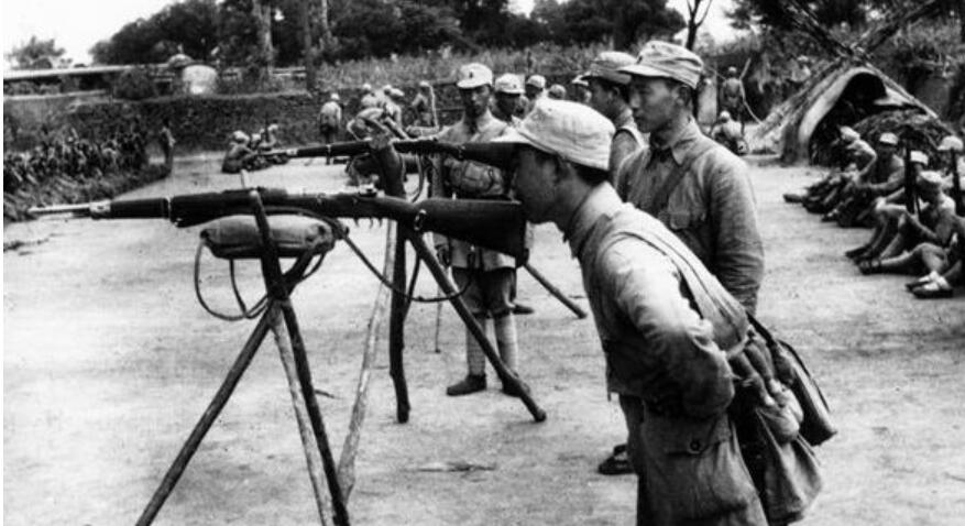 粟裕从没读过军校，却屡屡挫败黄埔优等生，直言：都是毛主席教的