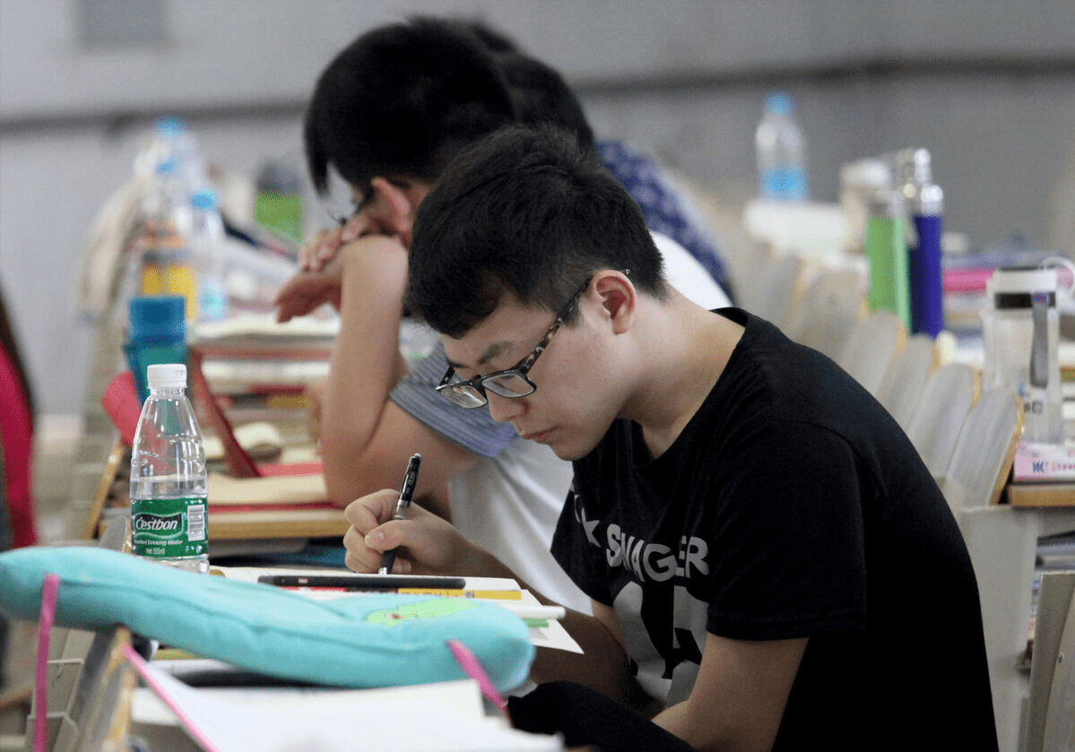 只要个研究生身份，对学校、专业无要求，求推荐大学