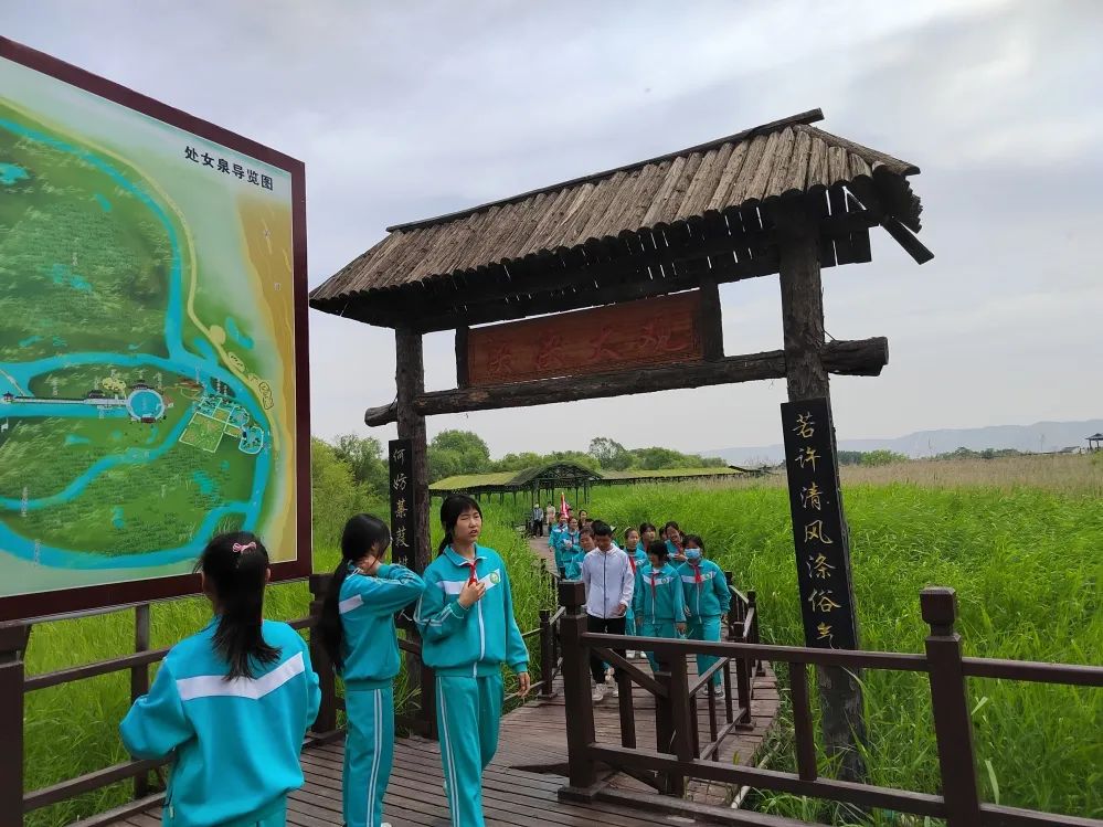 洽川風(fēng)景區(qū)攜手“紅領(lǐng)巾”開展《詩經(jīng)》研學(xué)實(shí)踐活動