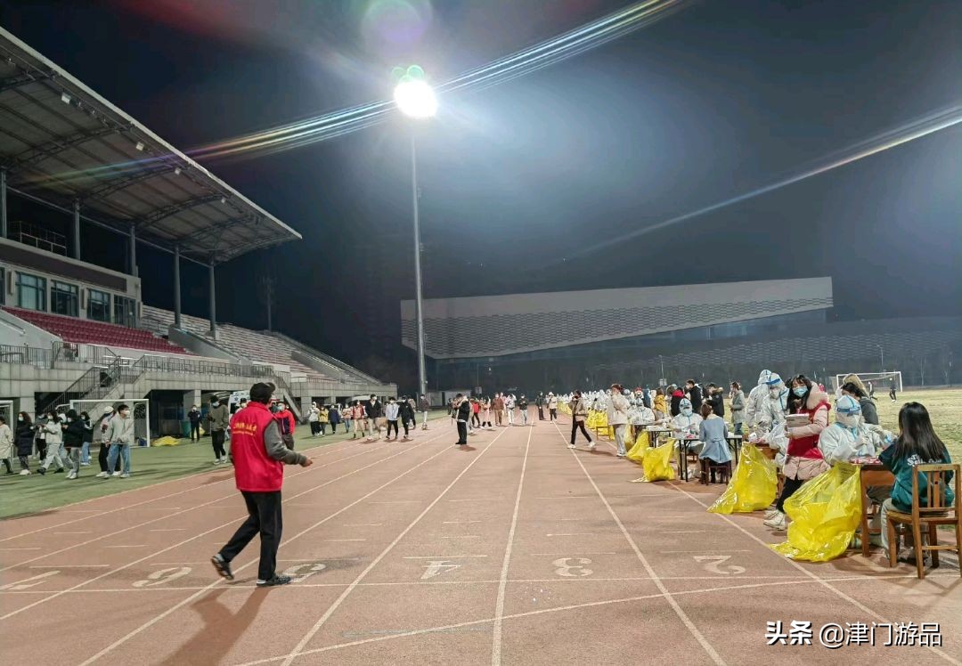 天津大学生确诊新冠，全校同学封闭管理，宿舍封寝生活如何？