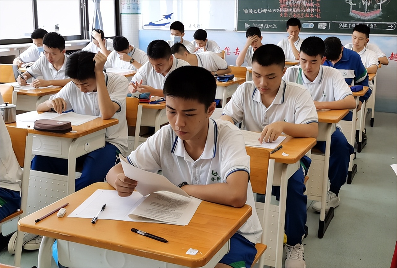 高考中学生放不放假（2022年高考延期一个月）