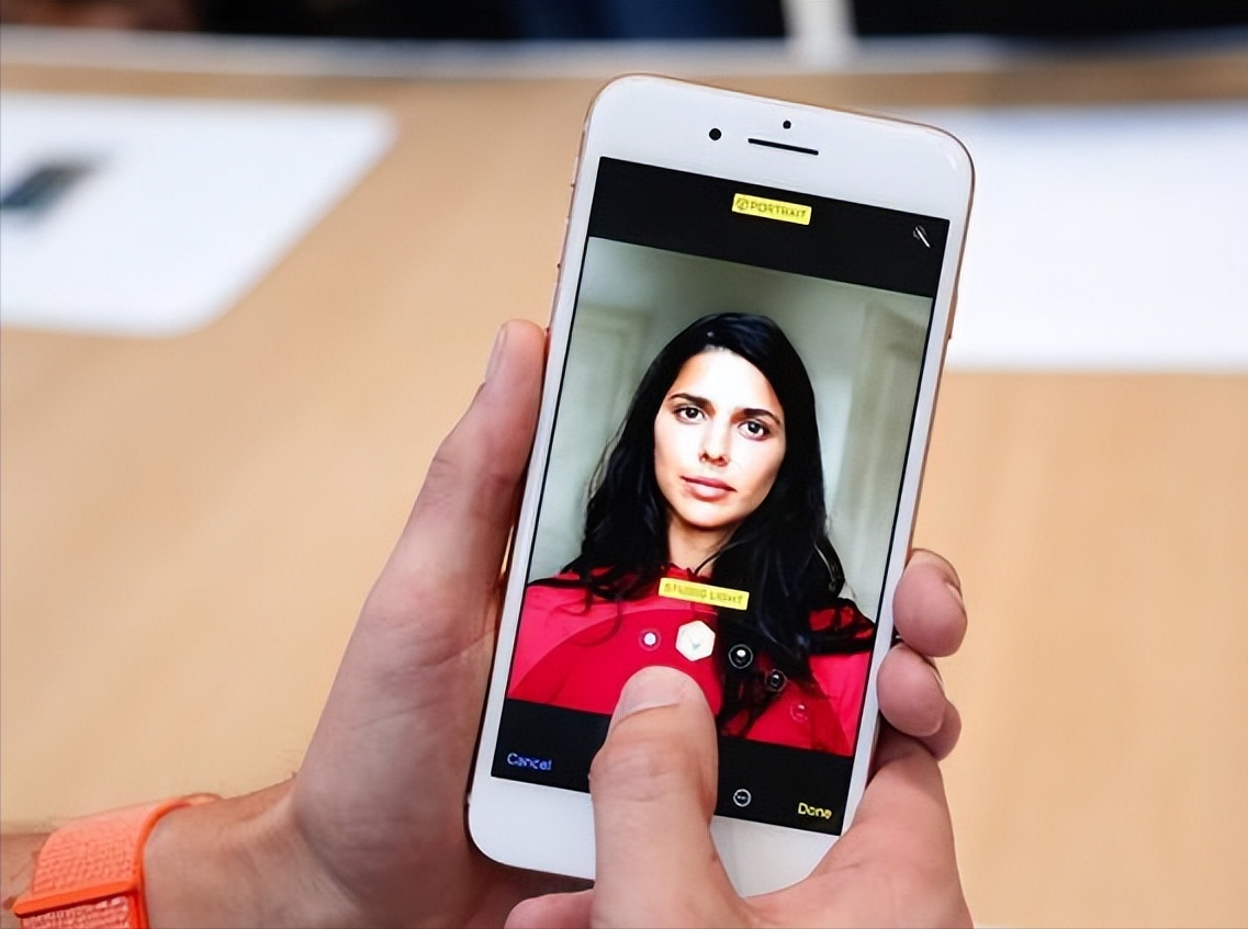 Plus时隔5年回归！历代iPhone Plus版本盘点，哪一款经典？