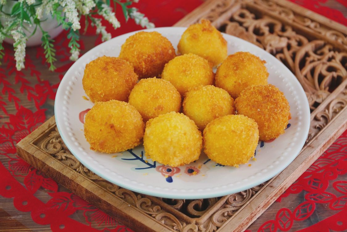 油炸湯圓時，煮熟就炸不靠譜，教正確做法，不會炸鍋不露餡