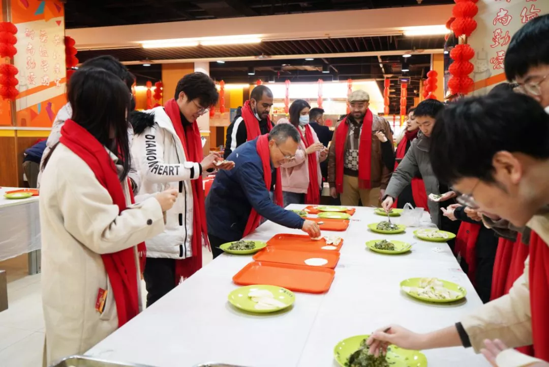 暖心从不缺席，寒假里的重大校园温暖如春