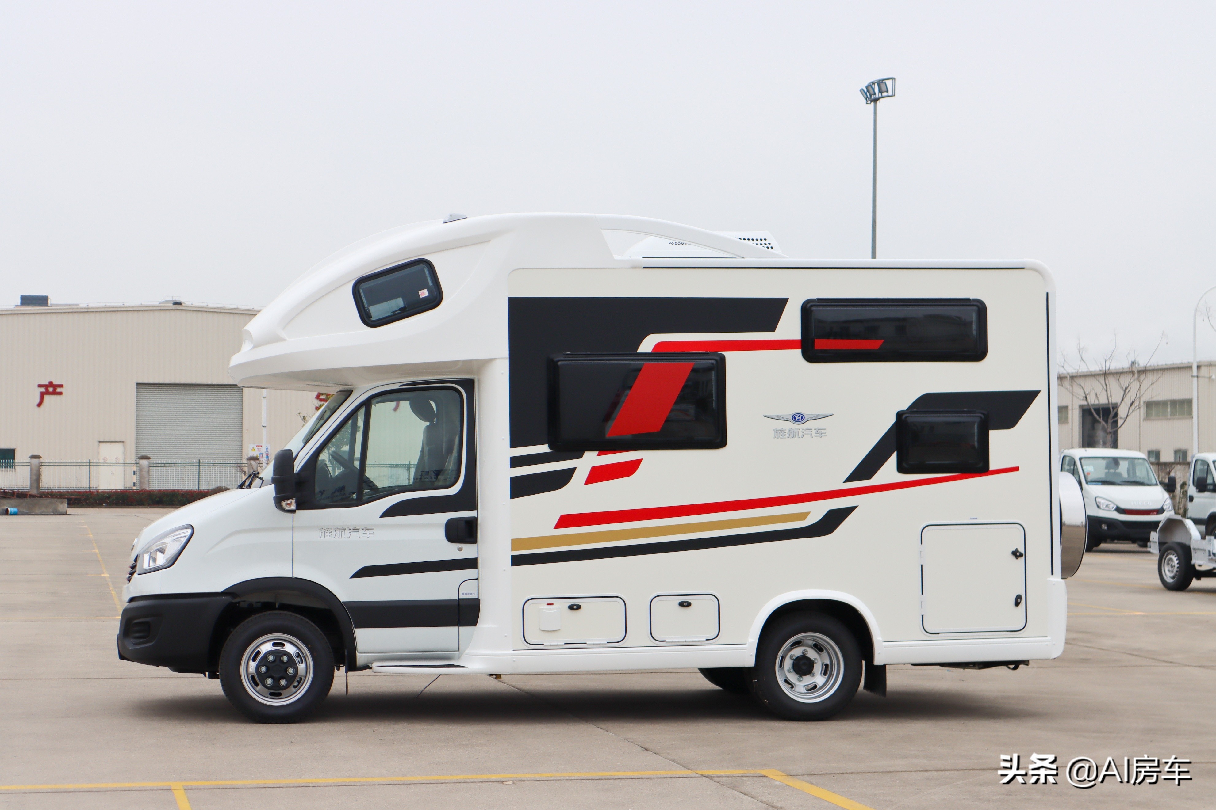 豪华能否与实用经济并存?国产中型天歌房车实拍!性能好还轻量化