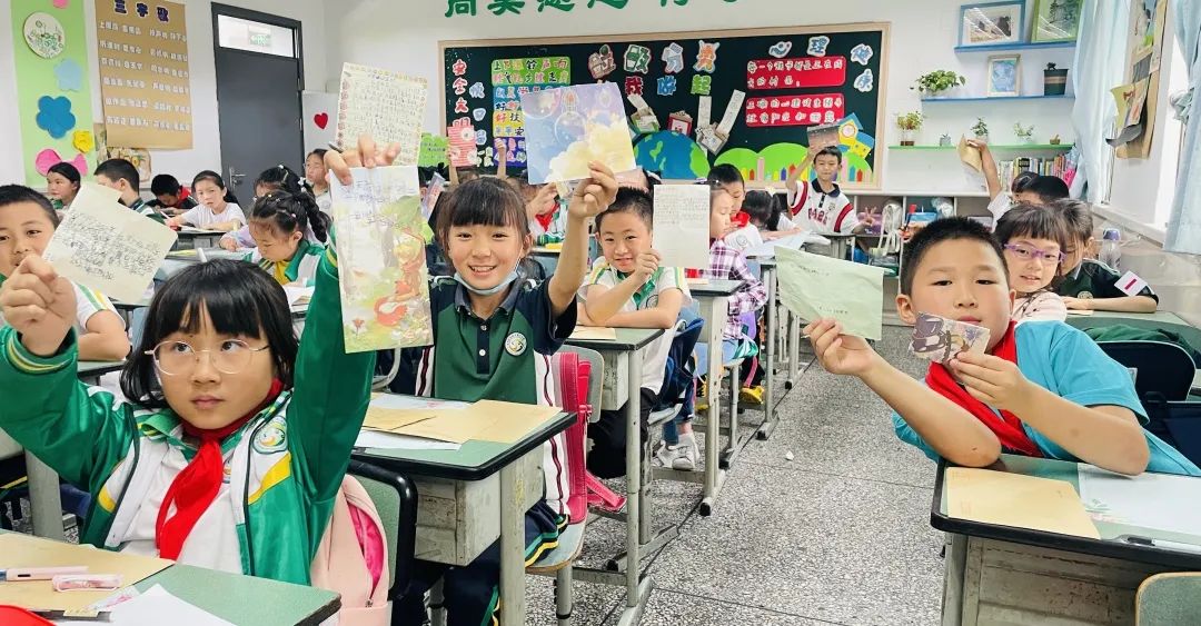 四川天府新区锦江小学与新疆一团中心小学开展书信手拉手实践活动