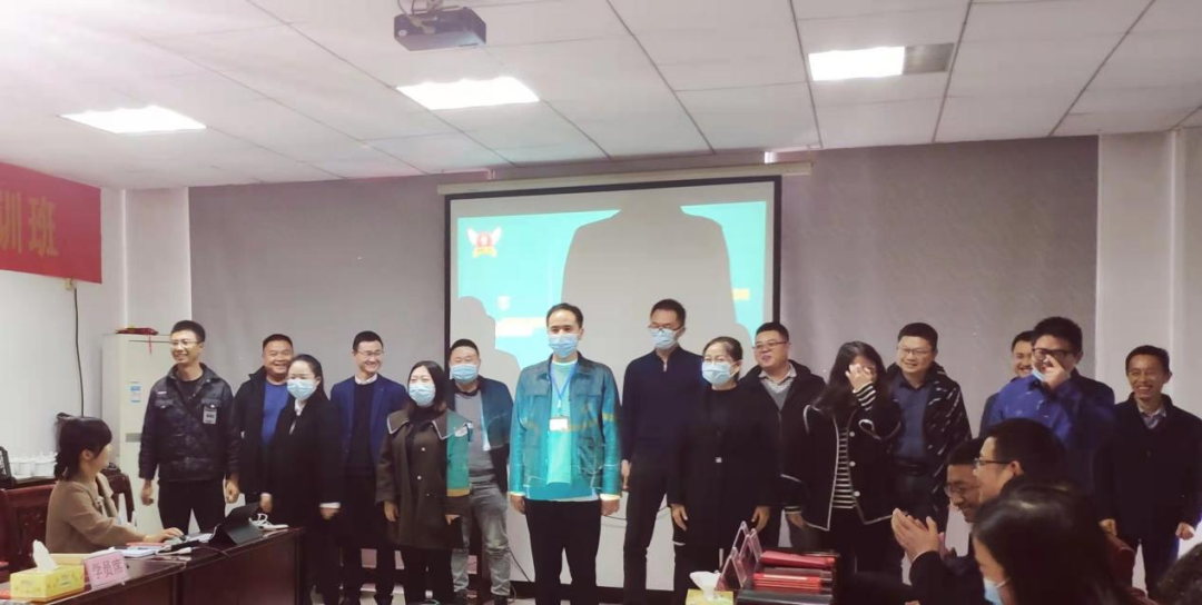 打造年輕干部培養(yǎng)鏈┃百宜集團(tuán)“展翼計(jì)劃”第一期培訓(xùn)班開班啦