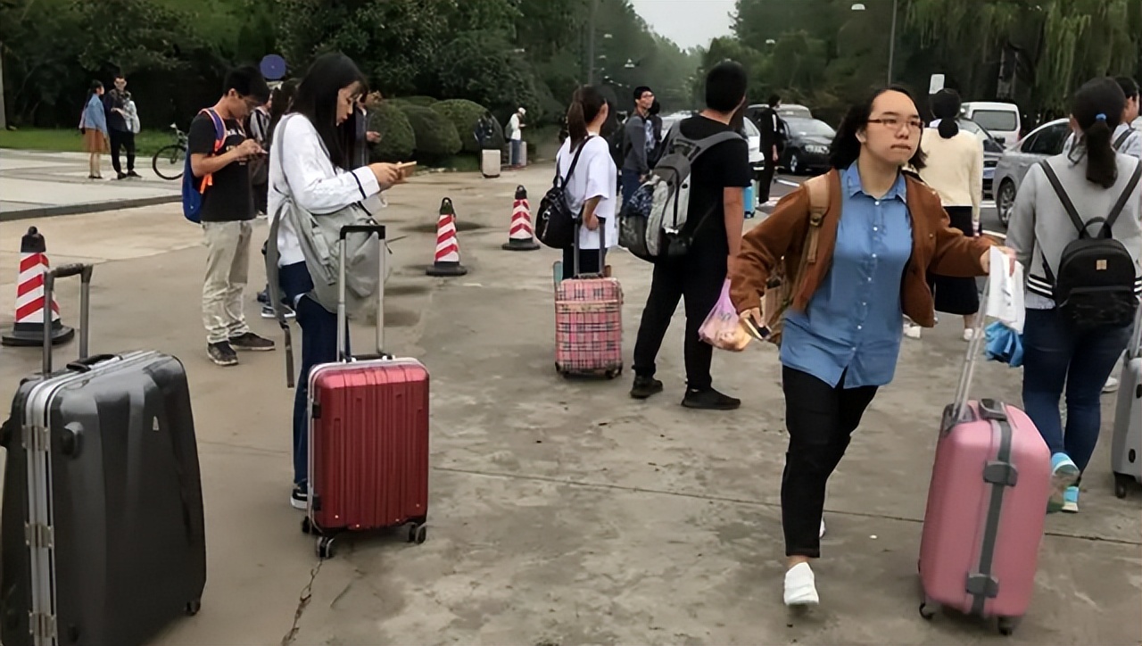 放暑假了！2022各高校暑假时间敲定，大学生有望迎来“最长暑假”