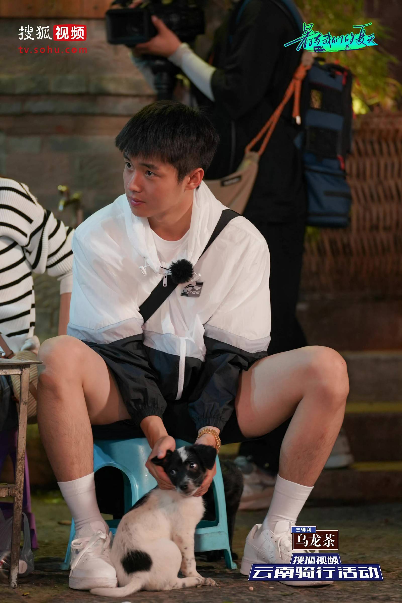 吴宣仪沈月田埂处道别《暑与我们的夏天》直播完美收官