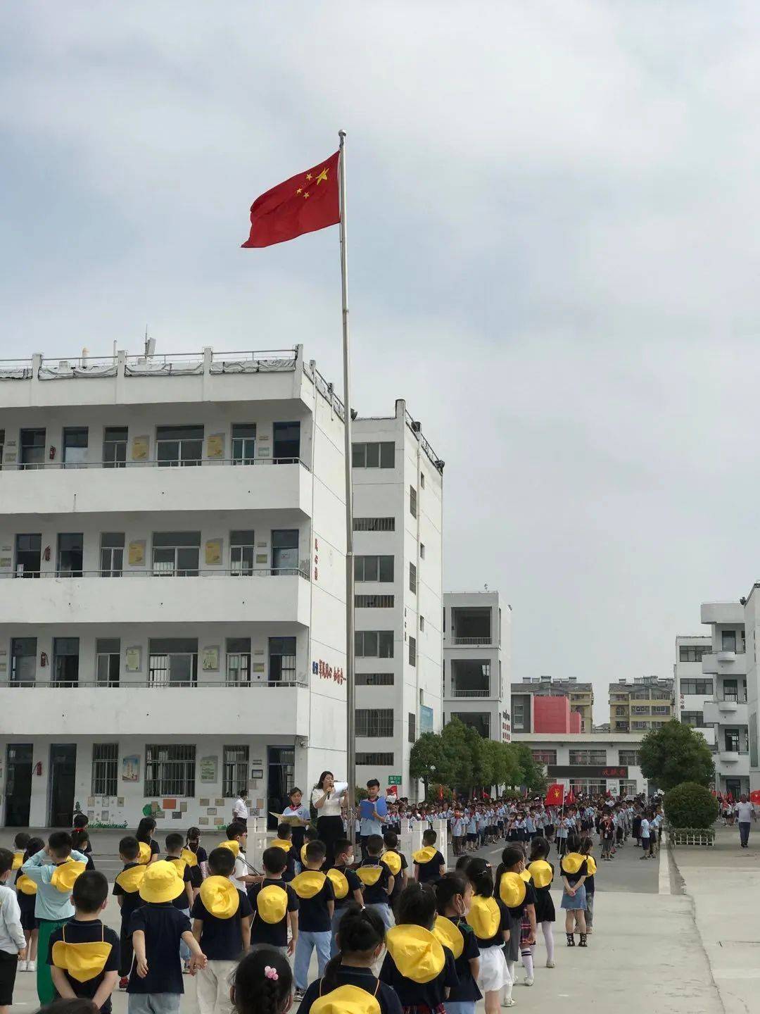 《你好，小学》—诺亚舟中联壹城幼儿园（大班走进军民小学参观）