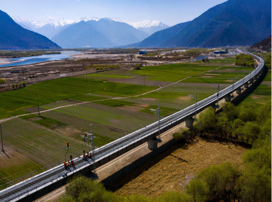 一公里花3亿,川藏铁路才修一段,为什么印度开始担忧?