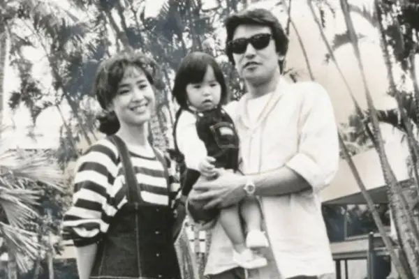 日本顶级偶像之女自杀身亡，母亲红遍亚洲，她却一生受尽霸凌