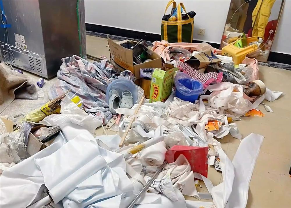 成都姑娘逆袭脏旧房：装修后焕然一新，卫生打扫全记录