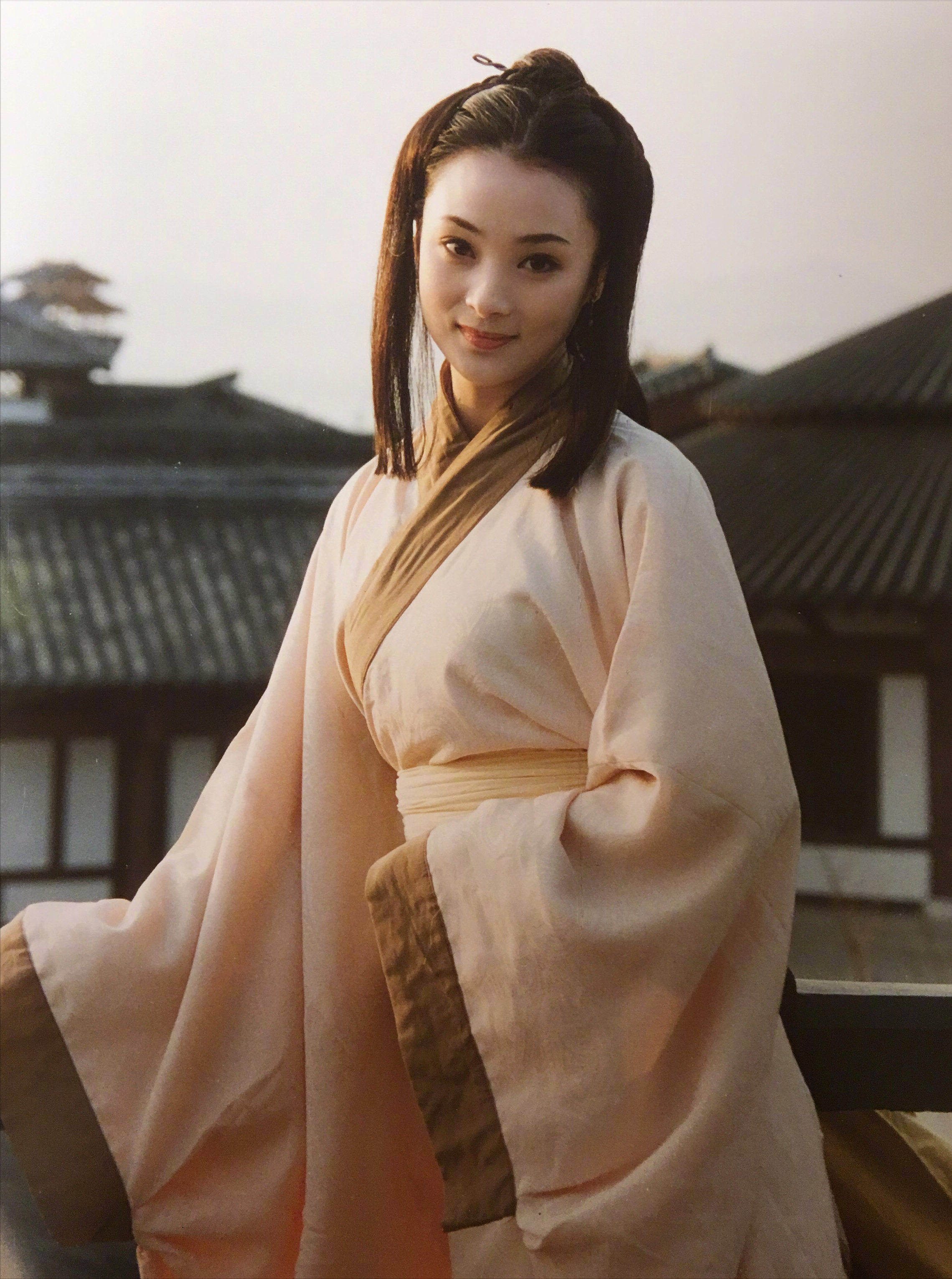 毕业后蒋勤勤更是被著名作家琼瑶相中,并赠她水灵为艺名.