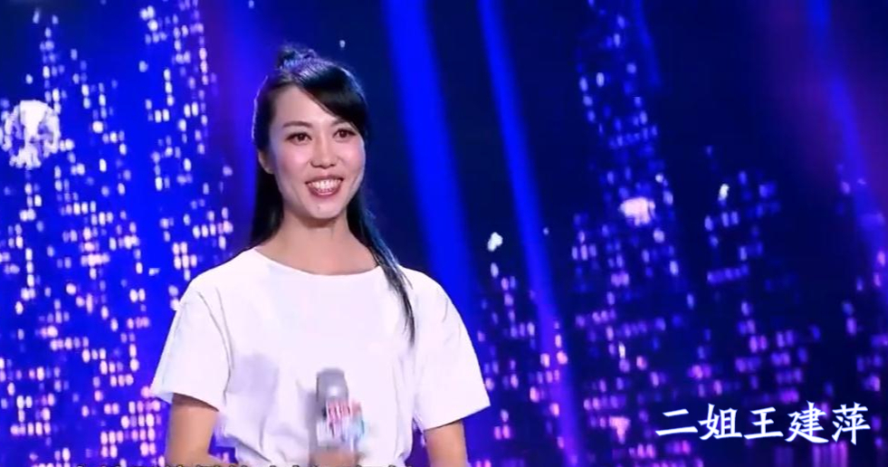 ​甘肃通渭：一个妈妈生了10个女儿，相亲相爱幸福的大家庭