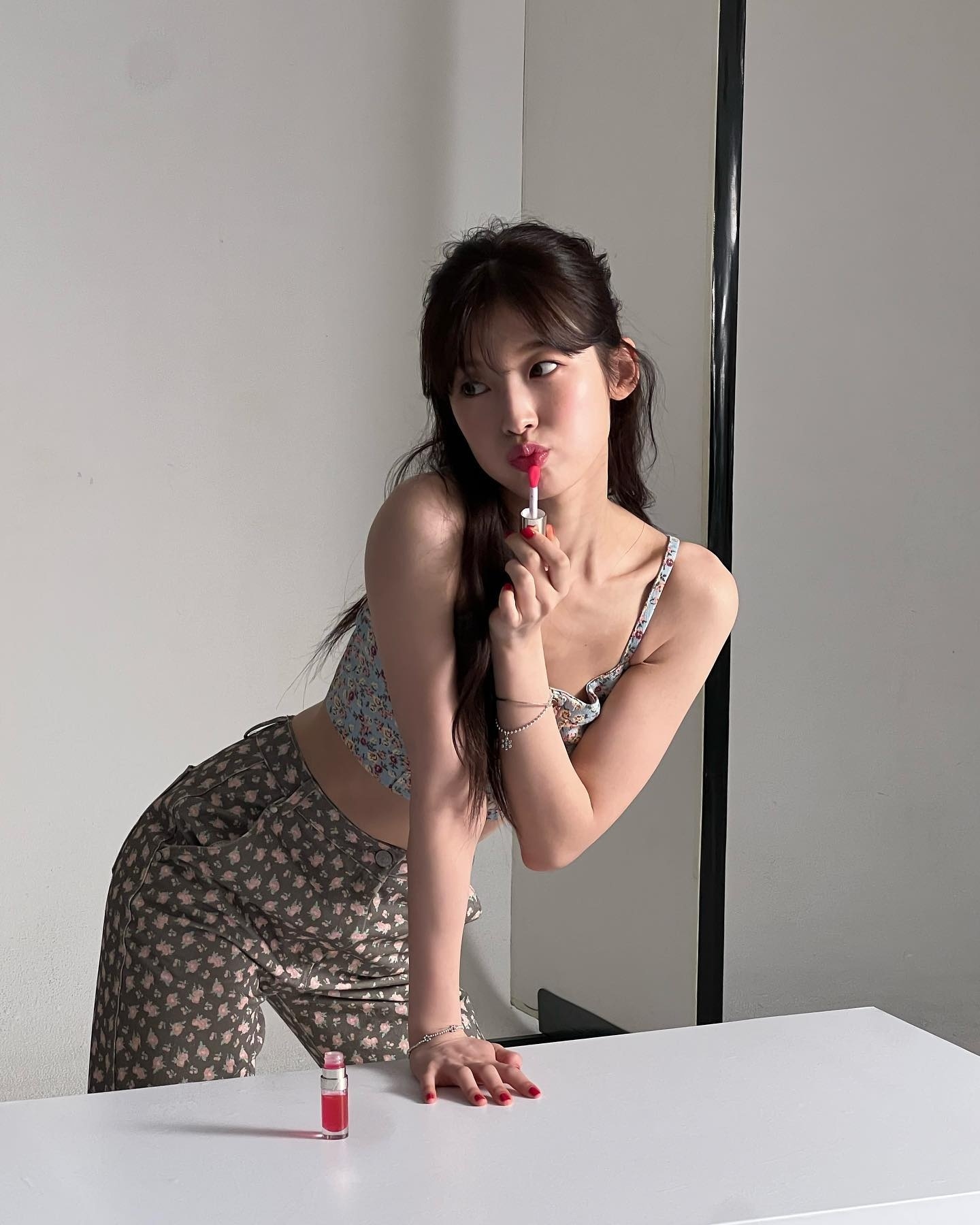 清爽的露脐上衣,23岁韩国女星崔乂园,纯真可爱,充满