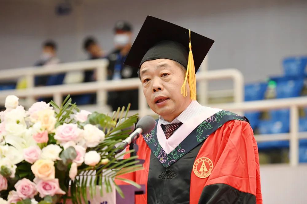 《孤勇者》寄语，“礼”送毕业生，2022届毕业典礼温情满满！