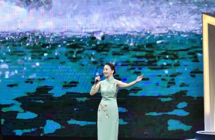 夏梅子将陕南新歌唱进北京电视台