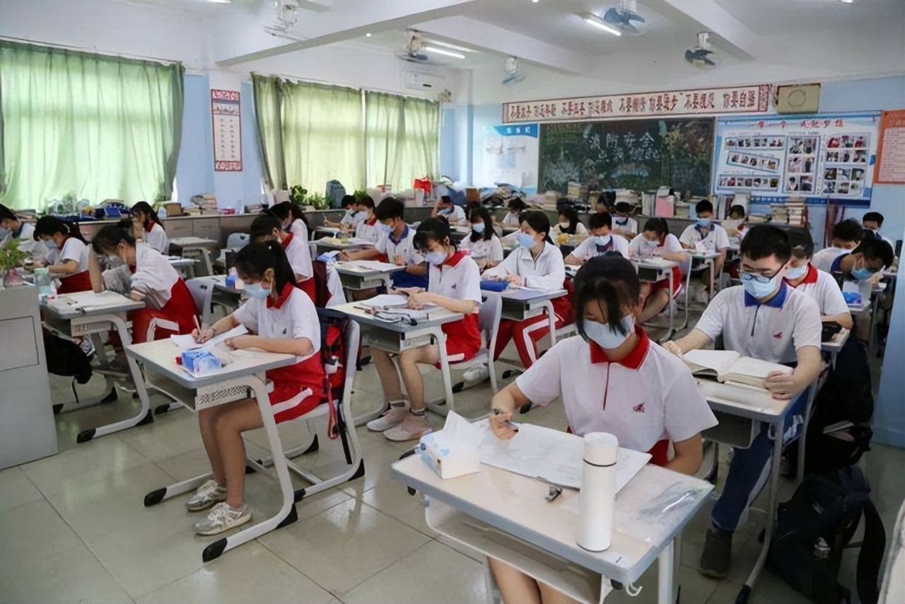 河南发布，2022年大中小学暑假放假时间一定，学生欢呼家长忧心