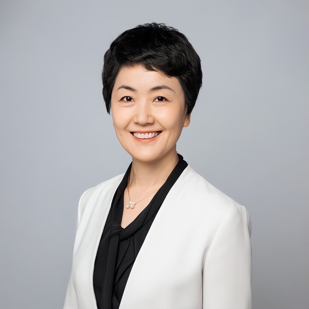 新任中國駐新加坡大使孫海燕抵新履職，曾在中聯部任職（附簡歷）