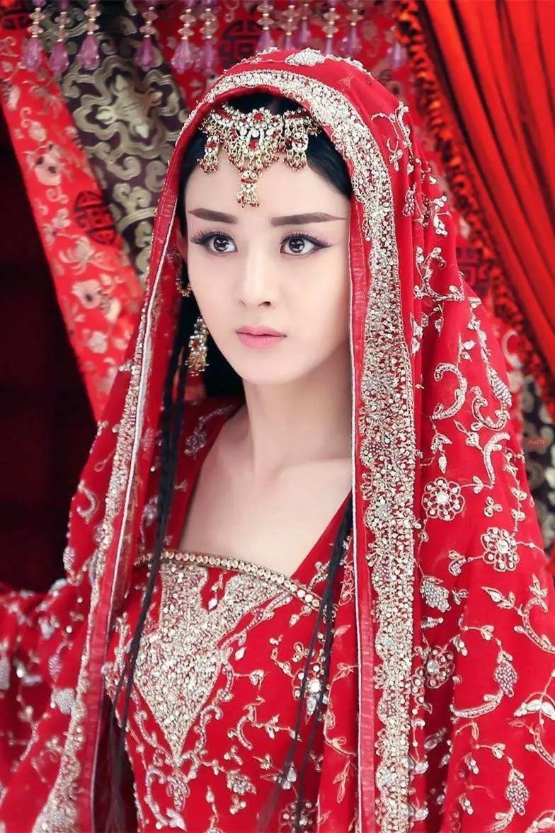 同样是“红衣造型”，杨幂娇俏像少女，赵丽颖霸气十足